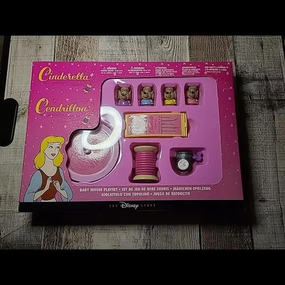 Wonderful Cinderella Baby Mouse Playset special from the Disney Store - Picture 1 of 9